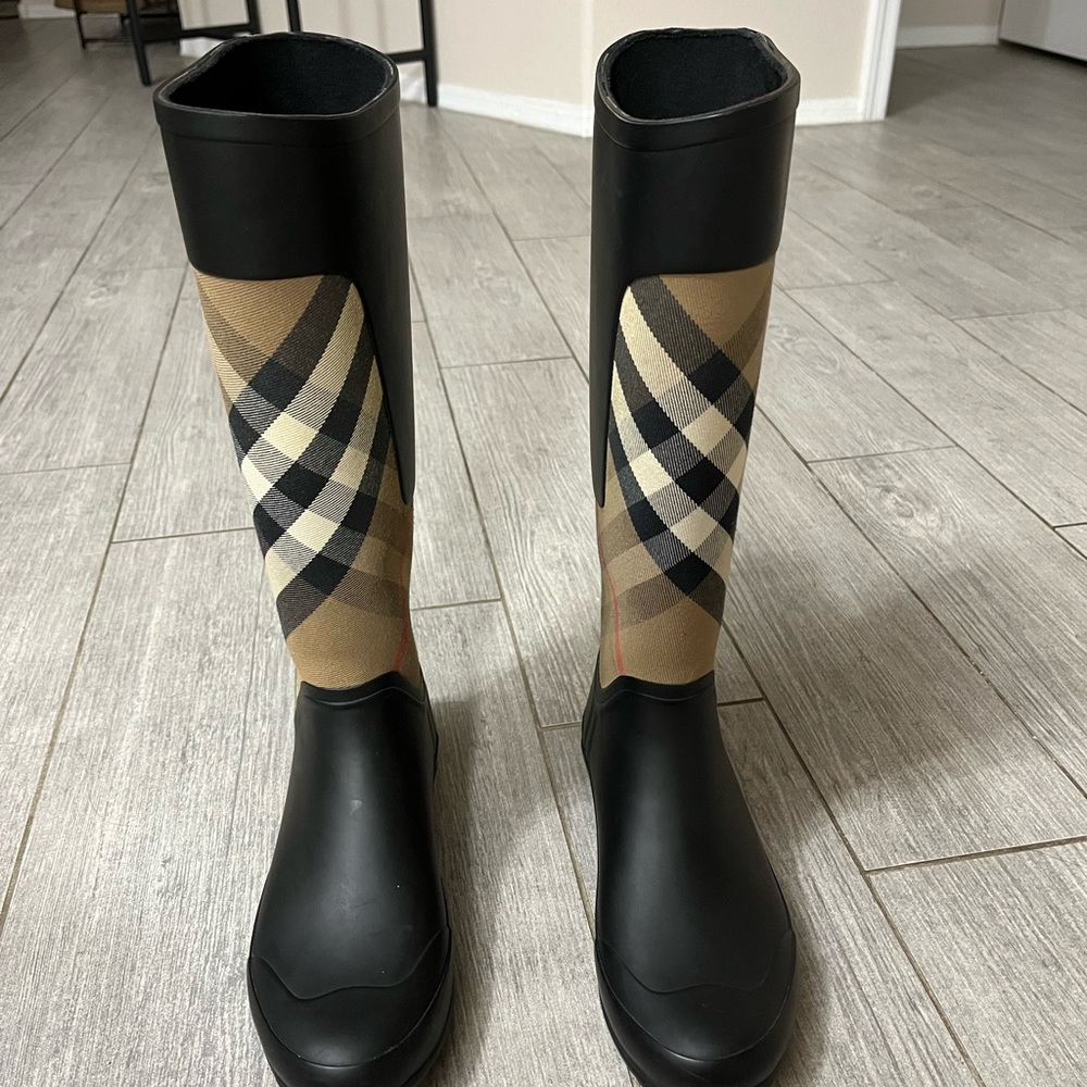Burberry Womens boots - Picture 2 of 8